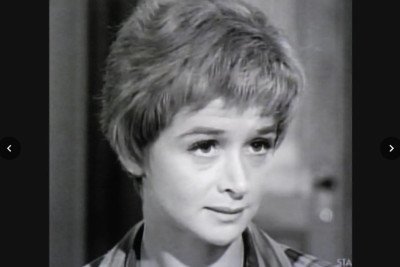 Com uma carreira de mais de seis décadas no teatro, no cinema e na televisão, Barrie era conhecida pela versatilidade ao transitar pela Broadway e por produções premiadas de Hollywood -  (crédito: Wikipedia)