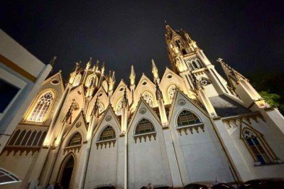 Igreja Nossa Senhora de Lourdes, que ganhará iluminação permanente, foi declarada basílica pelo papa Pio XII, em 16 de maio de 1958 -  (crédito: Arquidiocese de Belo Horizonte / Divulgação)