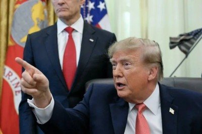 Conforme relatos internos, interlocutores do presidente norte-americano consideraram a postura de Flávio 'inaceitável'  -  (crédito: Jim Watson/AFP)