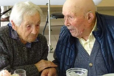 Idosa de 105 anos reencontra amigo da infância da mesma idade -  (crédito: Tupi)