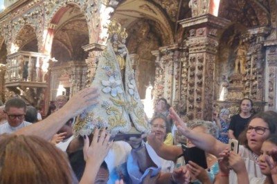 Moradores da Grande Belo Horizonte poderão acompanhar a visita da imagem de Nossa Senhora de Nazaré neste final de semana -  (crédito: Arquidiocese de Belo Horizonte / Divulgação)