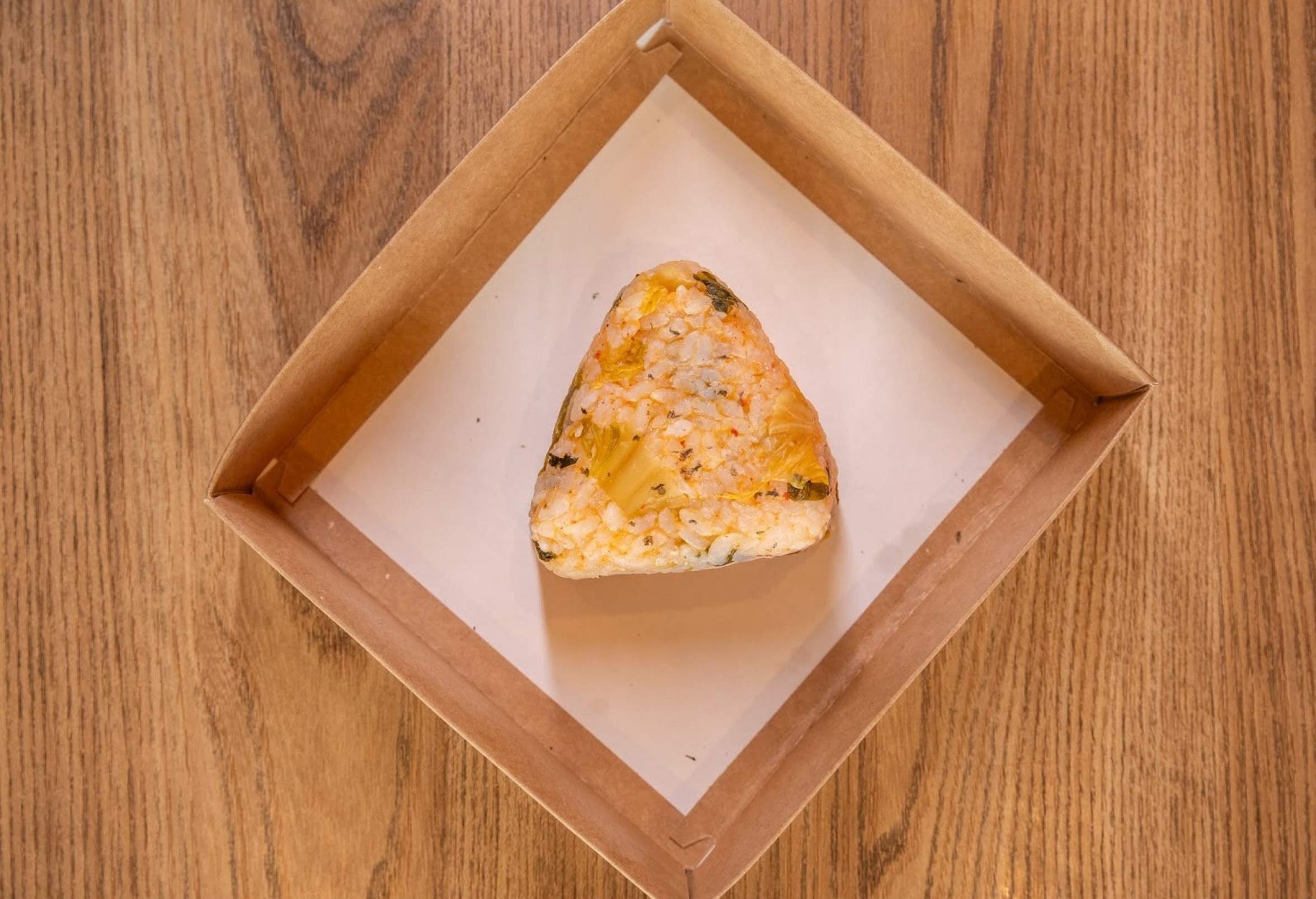 Para quem tem pressa, a melhor opção no Mori Mori é pedir um bolinho japonês de kimchi e sair comendo Para quem tem pressa, a melhor opção no Mori Mori é pedir um bolinho japonês de kimchi e sair comendo