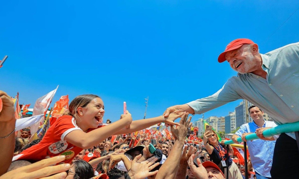 "Ele é um ouvinte atento, que leva em consideração opiniões contrárias": Fernando Morais, sobre Lula - (crédito: Ricardo Stuckert/Divulgação)