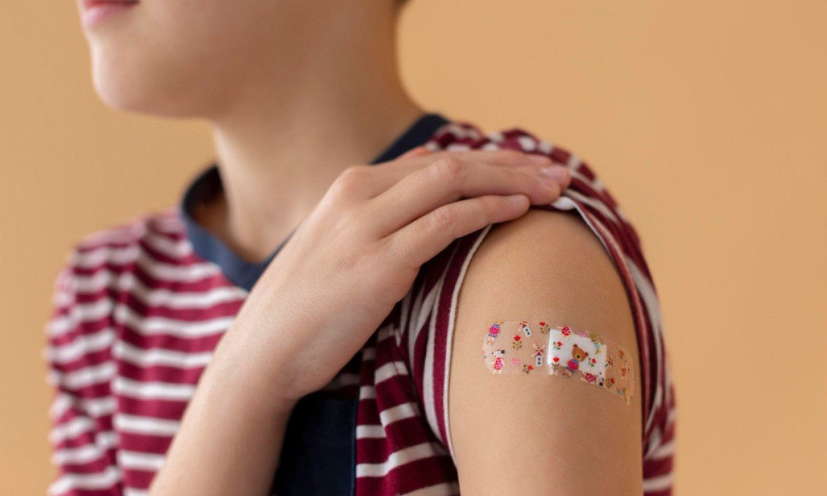 Para quem foi vacinado na infância, é recomendado um reforço aos 11 anos ou cinco anos após a última dose - (crédito: magnific)