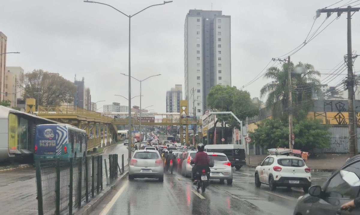 Já está chovendo na capital mineira nesta sexta (30). Na foto o Bairro Cidade Nova - (crédito: Jair Amaral/EM/D.A. Press)
