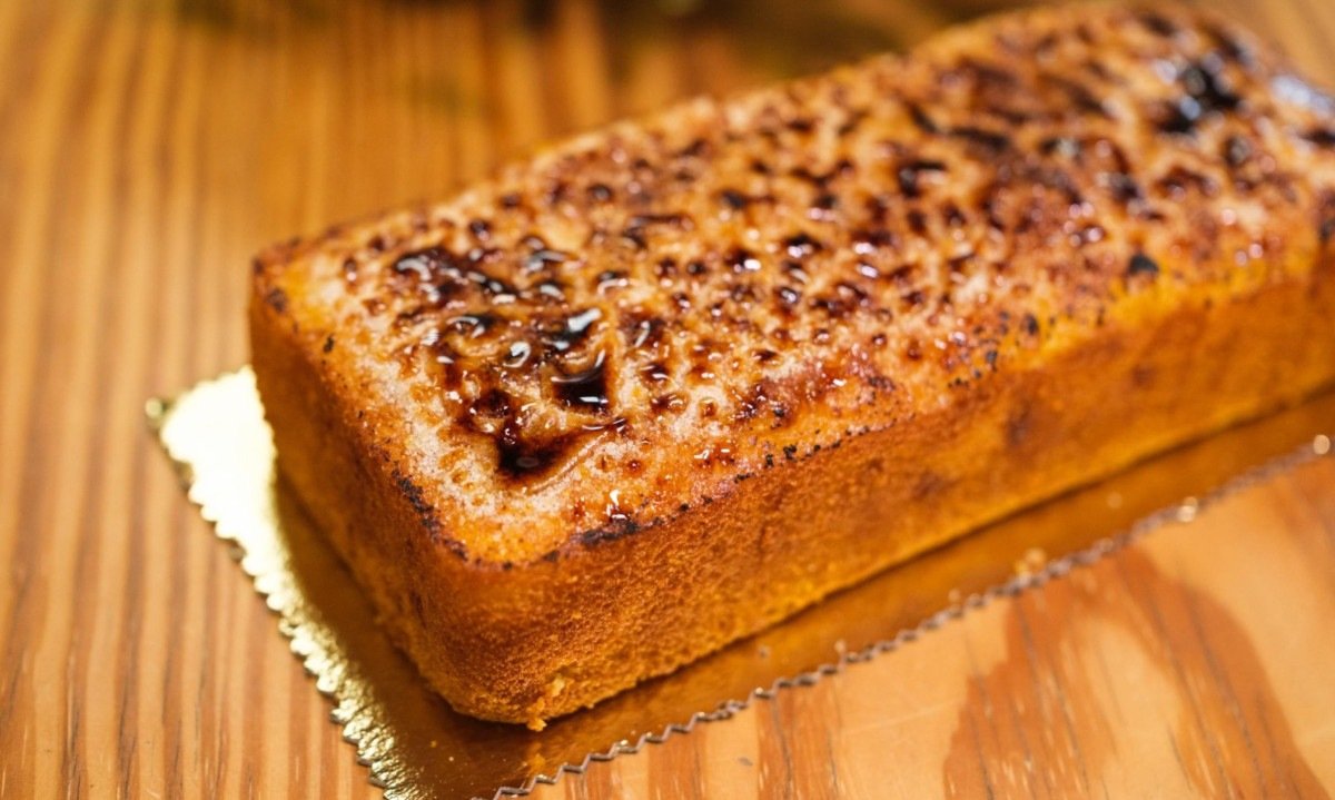 Bolo de milho com requeij&atilde;o, do Anal&uacute; Atelier de Doces