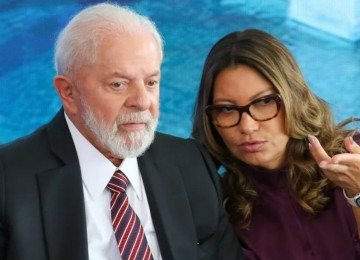 O presidente Luiz Inácio Lula da Silva, acompanhado da primeira dama, Janja Lula da Silva
 -  (crédito: Fabio Rodrigues-Pozzebom/Agência Brasil)