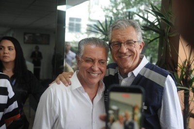 Na imagem, o prefeito da capital mineira, Álvaro Damião (União), à esquerda, e a direita, o ministro da saúde, Alexandre Padilha  -  (crédito: Alexandre Guzanshe/EM/DA.Pres)
