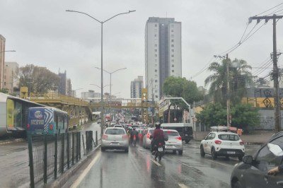 Já está chovendo na capital mineira nesta sexta (30). Na foto o Bairro Cidade Nova -  (crédito: Jair Amaral/EM/D.A. Press)