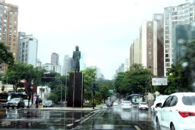 Céu encoberto e possibilidade de chuvas contínuas marcam o feriado de Finados -  (crédito: Jair Amaral/EM/D.A Press)