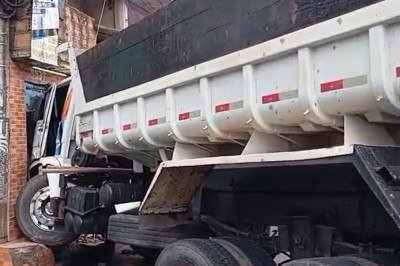 Veículo bateu contra a loja -  (crédito: CBMMG)