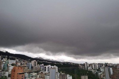 Céu carregado no Bairro Buritis -  (crédito: Vera Schmitz/EM/D.A Press)