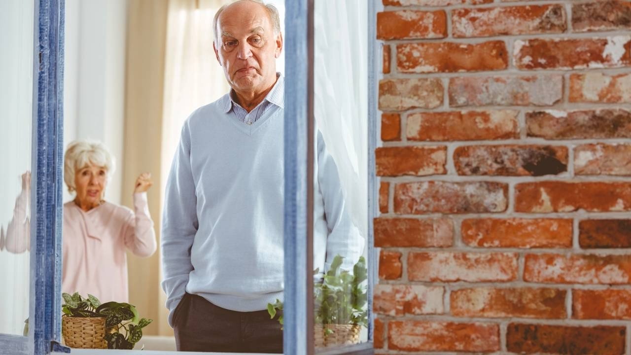 A escolha do sil&ecirc;ncio em discuss&otilde;es familiares pode ser uma forma de autorregula&ccedil;&atilde;o emocional, segundo a psicologia -  (crédito: depositphotos.com / photographee.eu)