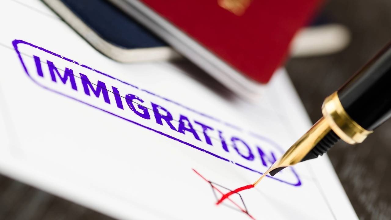 As pol&iacute;ticas de 'IMMIGRATION' dos EUA ganham destaque com as novas restri&ccedil;&otilde;es de visto para viajantes chineses nas Ilhas Marianas -  (crédito: Cr&eacute;ditos: depositphotos.com / chase4concept)