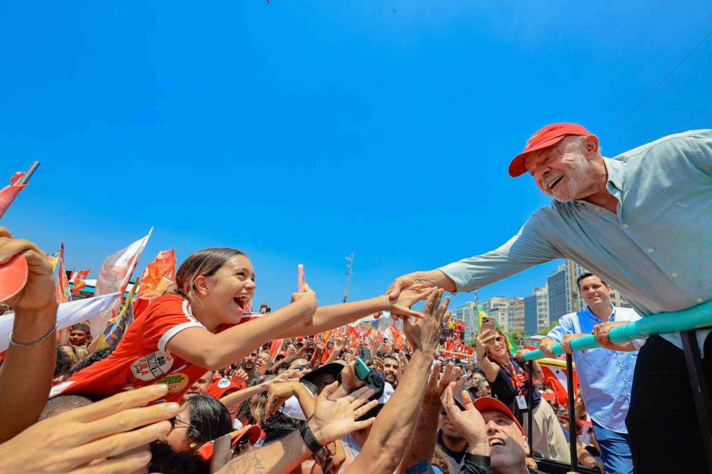 Fernando Morais prepara terceira parte da biografia de Lula