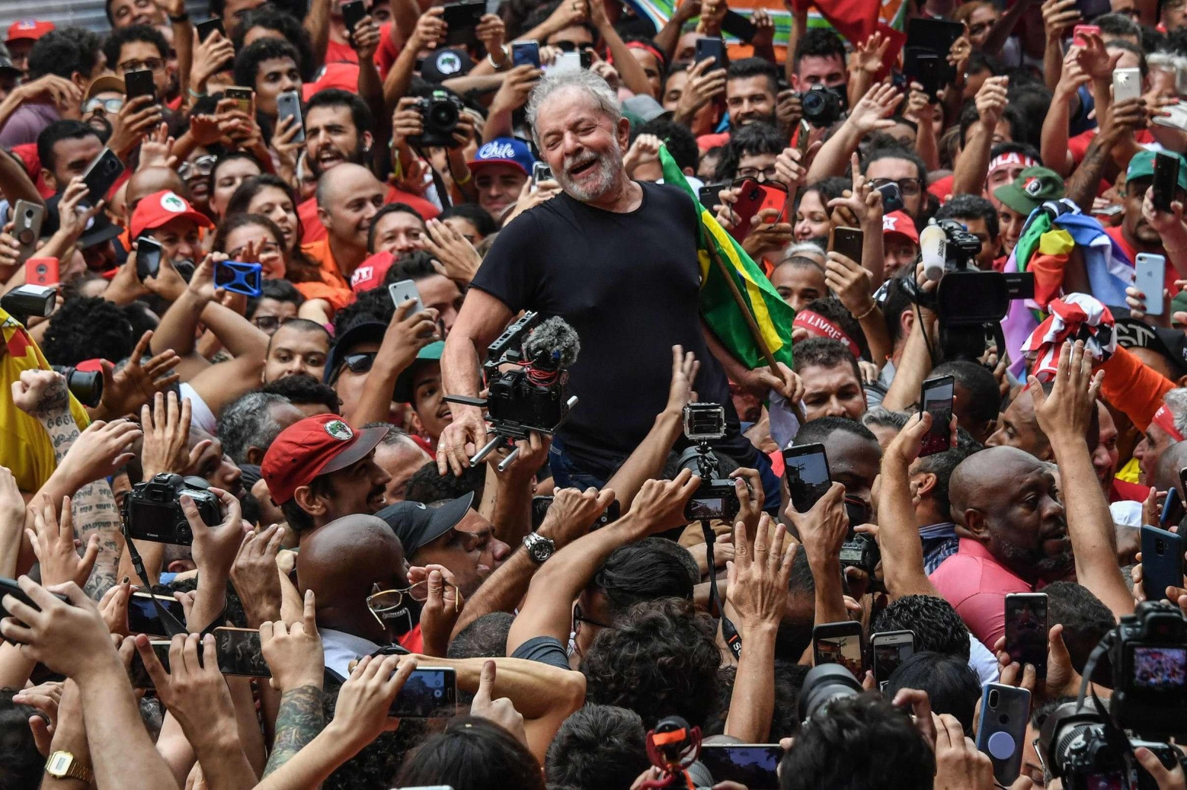 Fernando Morais prepara terceira parte da biografia de Lula