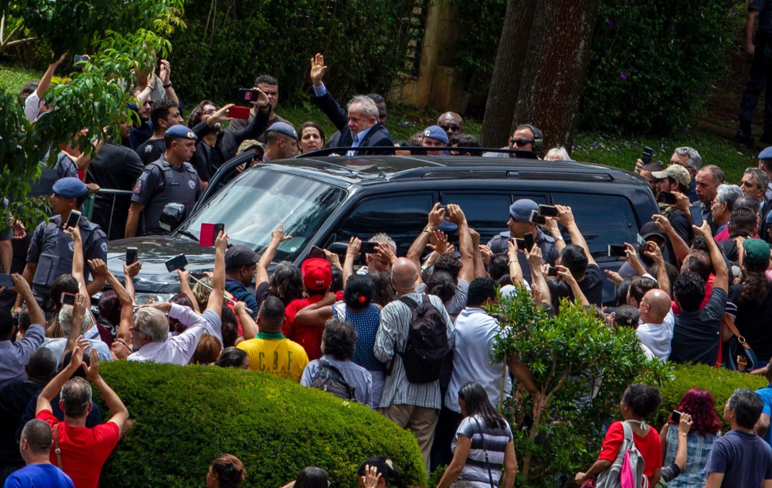 Fernando Morais prepara terceira parte da biografia de Lula