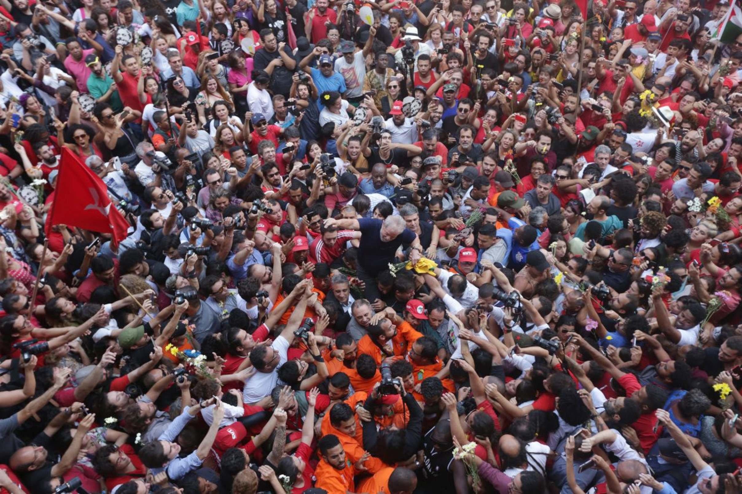 Fernando Morais prepara terceira parte da biografia de Lula