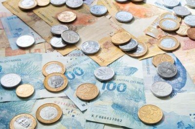 As investigações apontaram que o homem realizava transferências via Pix da conta dos pais para a própria conta, além de utilizar o cartão de crédito deles sem consentimento -  (crédito: Freepik)
