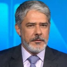 Vídeo: Bonner é hostilizado e fica sem reação - TV Globo/Reprodução