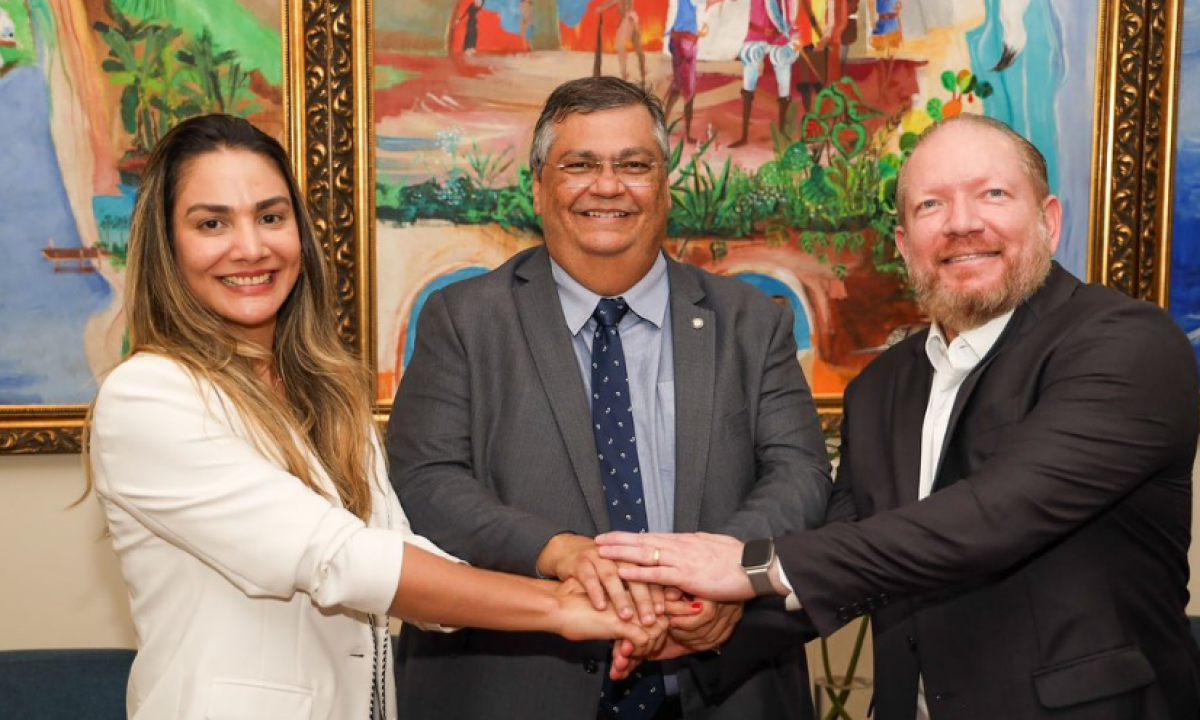 Ministro da Justiça Flávio Dino (PSB-MA) junto da senadora Ana Paula Lobato (PSB-MA) e do deputado estadual licenciado Othalino Neto (PCdoB-MA) -  (crédito: Reprodução/Instagram)