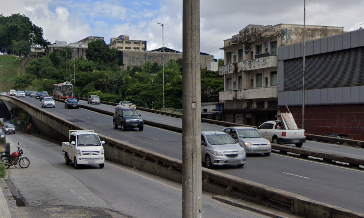 Desde às 16h31, o trânsito no Elevado foi interditado e há desvio pela rua Mato Grosso - (crédito: Reprodução/Google Street View)
