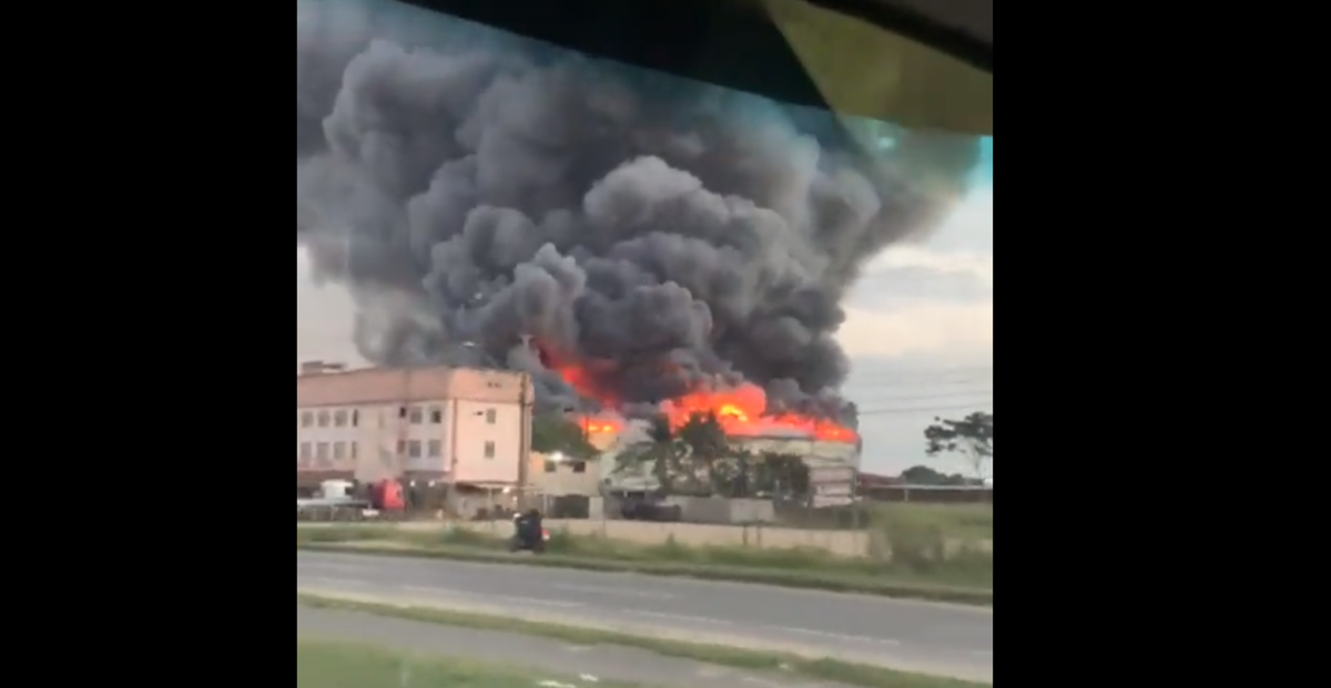 Incêndio de grandes proporções atinge fábrica da Cacau Show