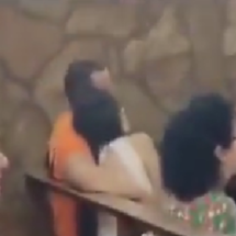 Esposa flagra o marido ao lado de outra mulher durante missa em MG - Reprodução