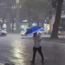 Após calor, fim de semana deve ser de tempestade em pelo menos sete estados - T&uacute;lio Santos/EM/D.A Press