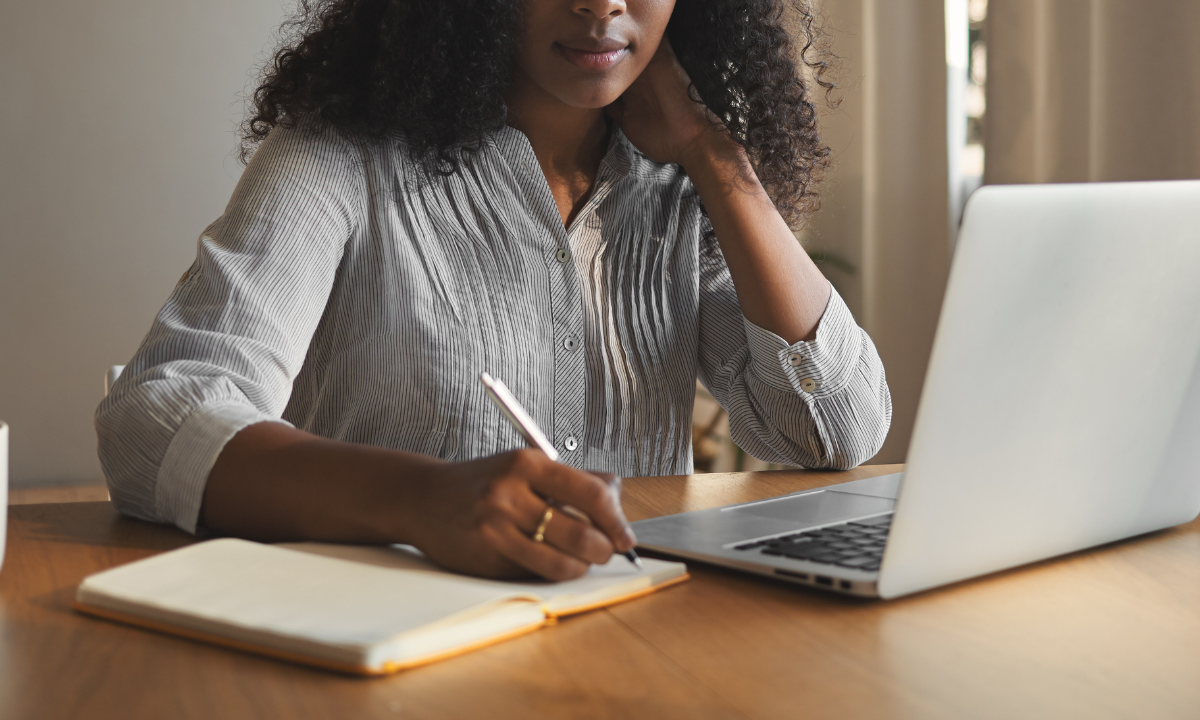 'Nenhuma das minhas funções depende de ser mulher ou negra, mas sim do que consigo produzir podendo ser influenciada por estas características' -  (crédito: Freepik/Reprodução)