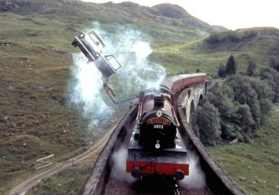 O Expresso de Hogwarts aparece no filme Harry Potter e a Câmara Secreta -  (crédito: EVERETT COLLECTION/ALAMY)