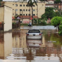 Minas Gerais tem cidades em situação de emergência por causa de seca e chuva - CBMMG/Divulgação