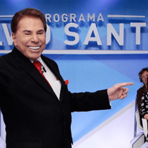 Silvio Santos comemora aniversário na porta de casa, com fãs - Divulgação