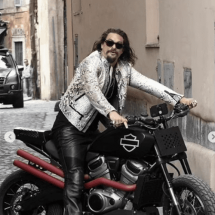 Jason Momoa em moto poderosa: Veja famosos sobre 2 rodas! - Reprodução Instagram