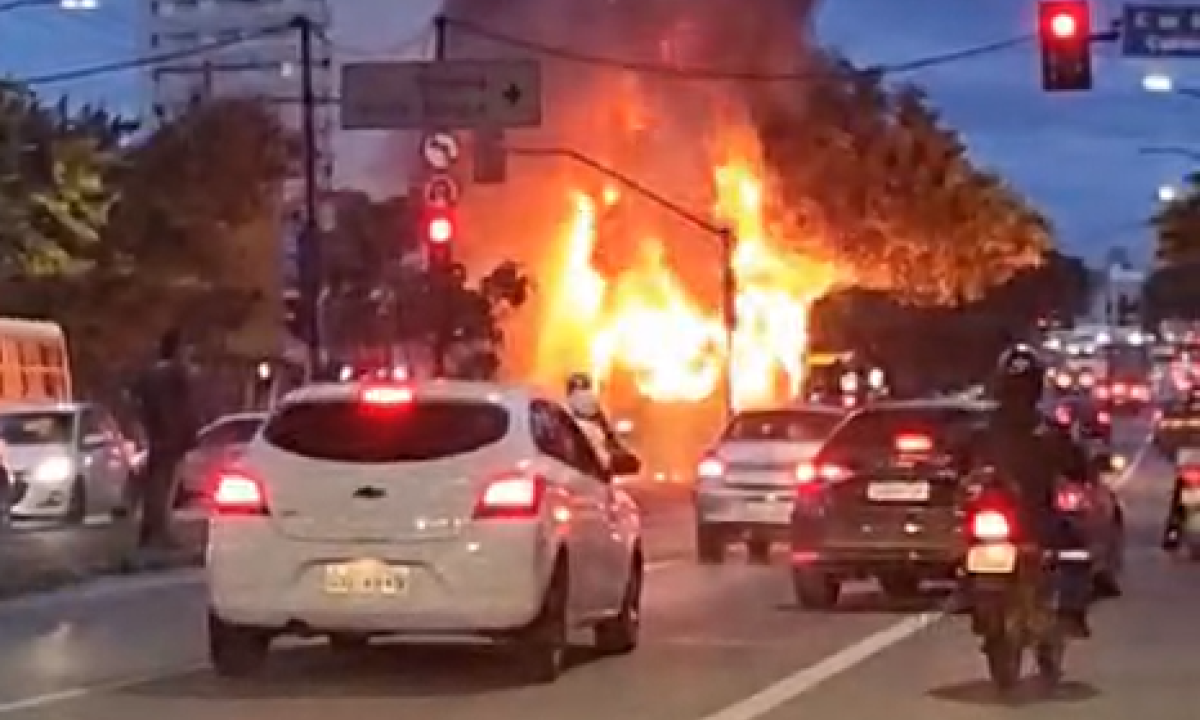 Ocorrência acontece na Avenida Amazonas, na altura do Bairro Gameleira, na Região Oeste de Belo Horizonte -  (crédito: Redes Sociais / Reprodução)