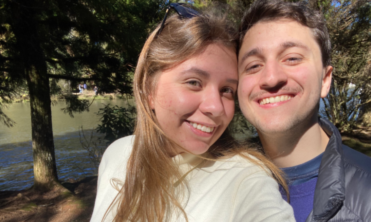 Casal se conheceu no Tinder e está junto há 2 anos -  (crédito: TikTok)