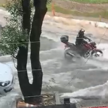 Chuva em BH: água invade estabelecimentos e alaga ruas - Redes Sociais / Reprodução 