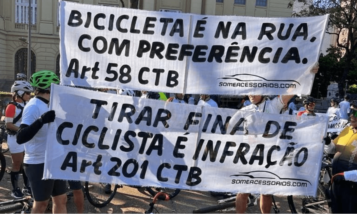 Grupos de ciclistas da Grande BH realizam ato nesta terça (6/2) pela construção da ciclovia na Avenida Afonso Pena; manifestações são realizadas há mais de dez anos