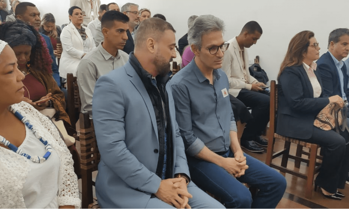 Governador Romeu Zema e o secretário de cultura e turismo Leônidas de Oliveira participam da missa no Santuário da Piedade -  (crédito: Jair Amaral/EM/DA Press)