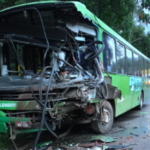 Morre motorista de ônibus que bateu em carreta  - CBMMG/Divulgação