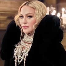 Madonna estrela e dirige comercial de banco brasileiro - Itaú