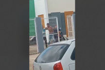 Homem entra armado em creche de Alagoas; veja vídeo da captura