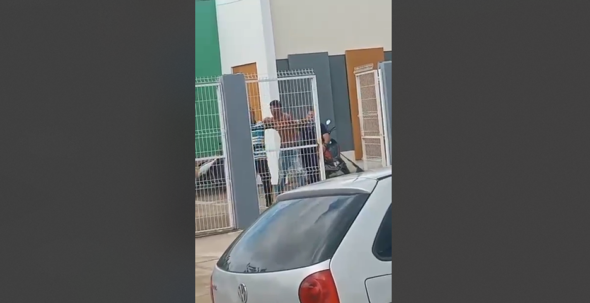 Homem entra armado em creche de Alagoas; veja vídeo da captura