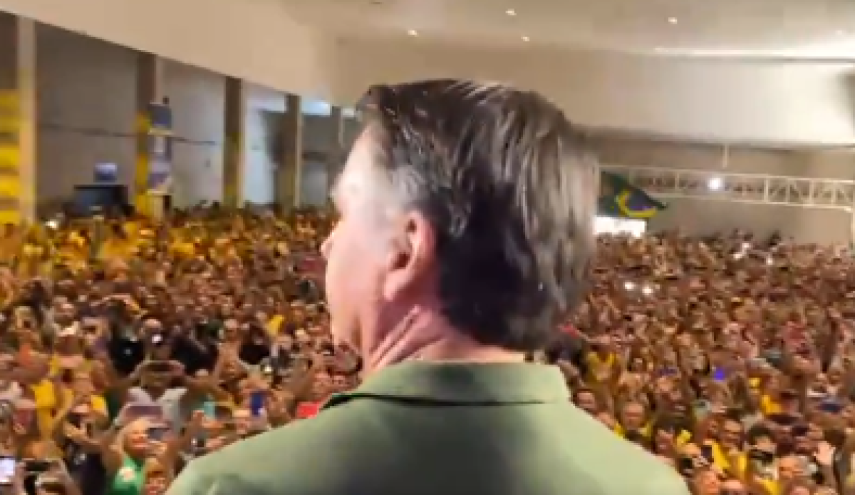 Bolsonaro ironiza pergunta da PF sobre ser 'Cis': 'Sou homem'