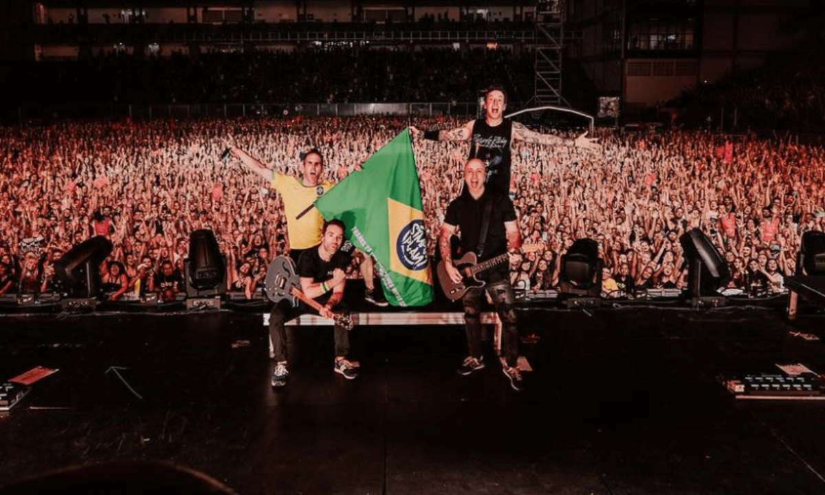 Quase brasileiros, Simple Plan terminou turnê em solo verde-amarelo e deixou fãs pedindo mais -  (crédito: Instagram / Simple Plan / @annaleemedia)