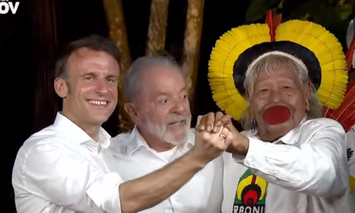 Raoni, líder indígena, recebe de Macron a mais alta honraria francesa -  (crédito: Reprodução / Canal Gov)