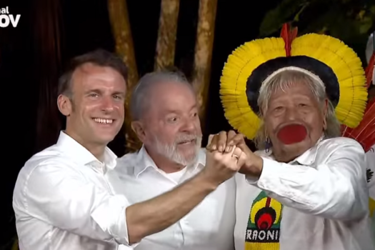 Cacique Raoni recebe de Macron maior honraria francesa