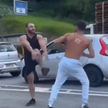 Motoristas brigam usando faca e cone em pedágio de rodovia de Minas; veja vídeo  - Reprodução/redes sociais