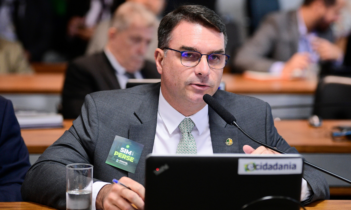 Senador Flávio Bolsonaro disse que impeachment não resolveria os problemas do Brasil -  (crédito: Pedro França/Agência Senado)