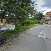 Homem que teria sido empurrado no Ribeirão do Onça é resgatado em BH - Google Street View / Reprodução 